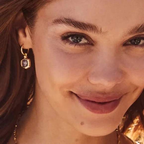 Kendra Scott Davie Intaglio Convertible Hummingbird Huggie Hoop Earrings - Picture 2 of 4